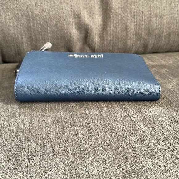 Michael Kors Jet Set Travel cross grain leather wristlet phone wallet navy - Picture 6 of 12